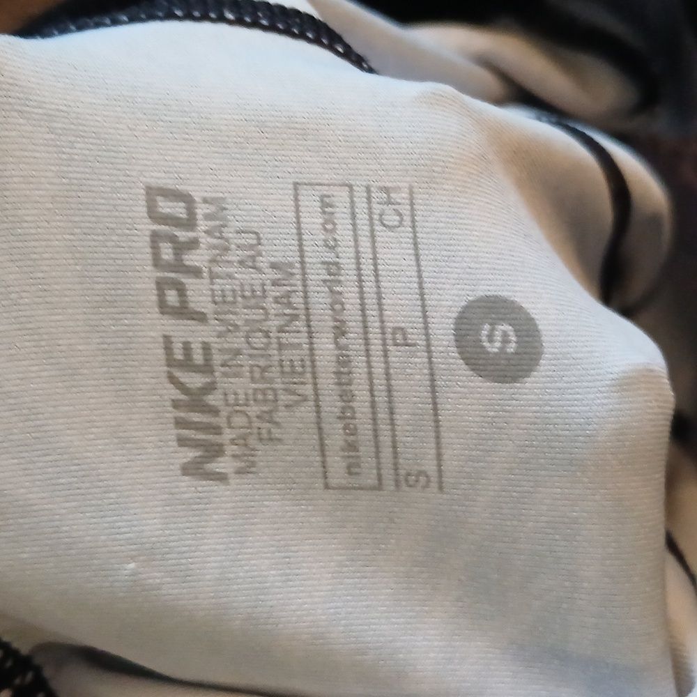 Nike Pro black & white athletic leggings. Size small - Picture 5 of 10